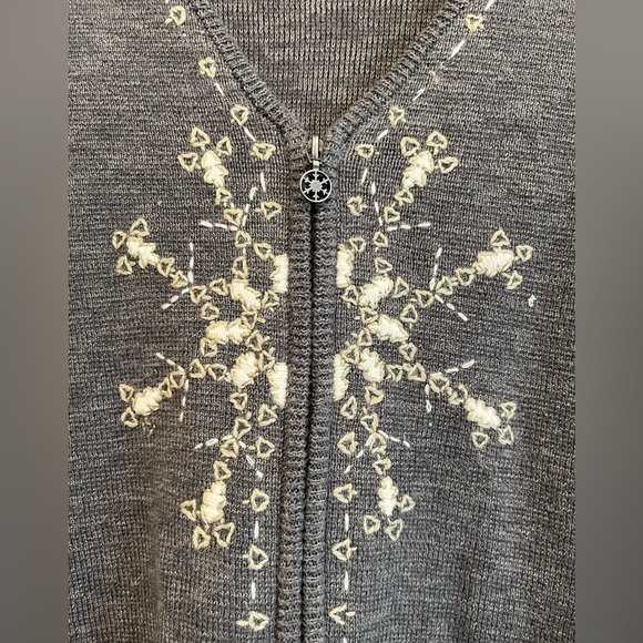 Woolrich Grey Women’s Zip Up Sweater Vest with Snowflake Design - Picture 2 of 5